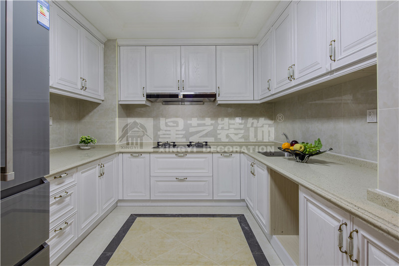 南湖名都廣場328平廚房裝修實(shí)景