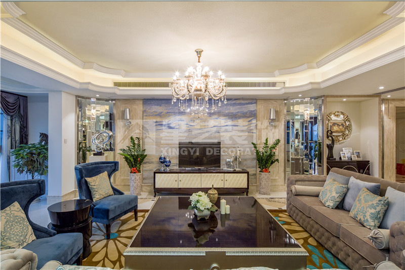 南湖名都廣場328平客廳裝修實(shí)景