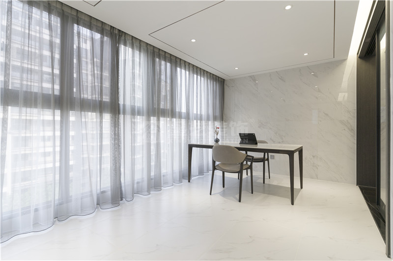 一品尊府220平陽(yáng)臺(tái)裝修實(shí)景圖