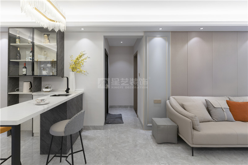 民族風(fēng)情街120平過道裝修實景圖