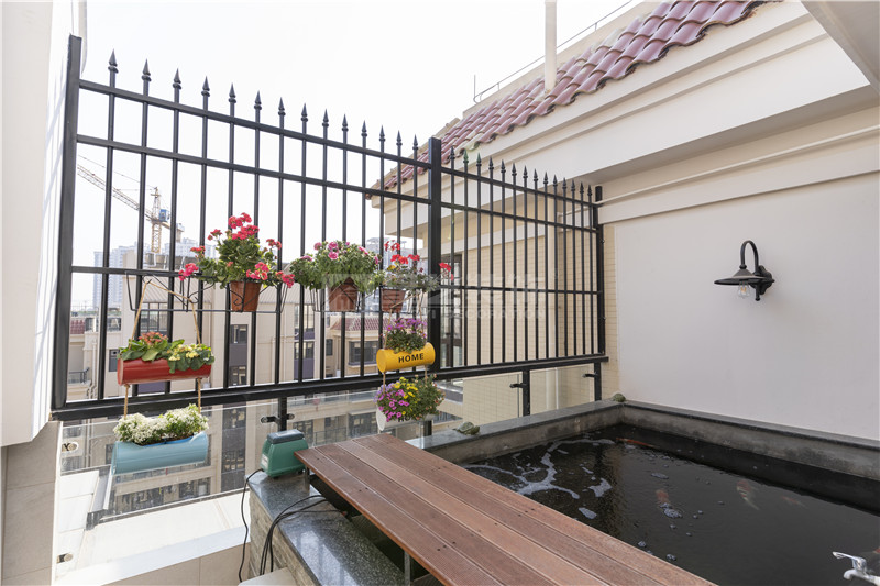 翡翠時(shí)光240平復(fù)式陽臺(tái)裝修實(shí)景圖