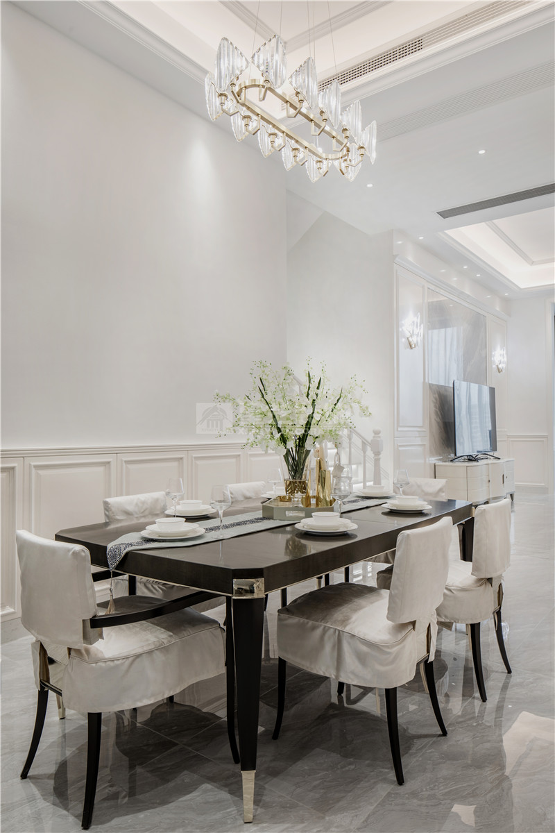 云景山語(yǔ)城186平復(fù)式餐廳裝修實(shí)景圖