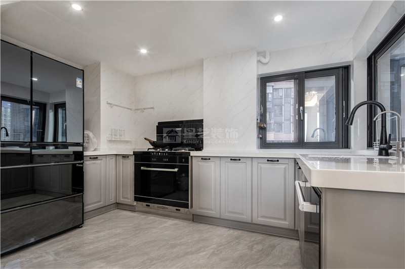云景山語(yǔ)城186平復(fù)式廚房裝修實(shí)景圖