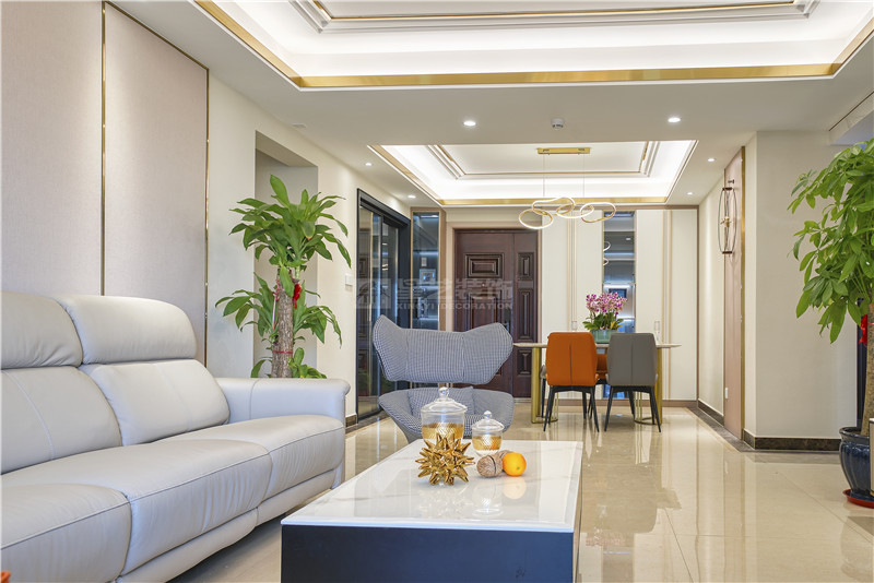 保利翎峰臺(tái)150平客廳裝修實(shí)景圖