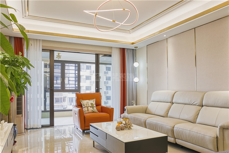 保利翎峰臺(tái)150平客廳裝修實(shí)景圖