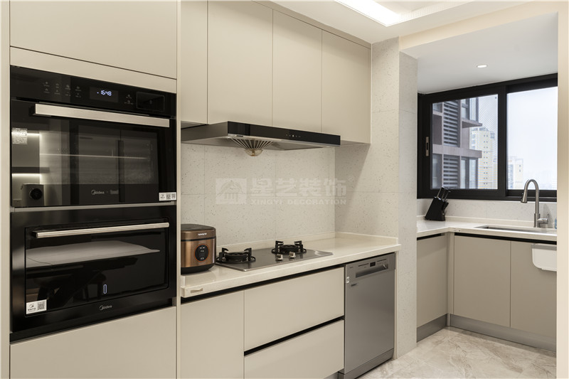 萬(wàn)象華府140平廚房裝修實(shí)景圖