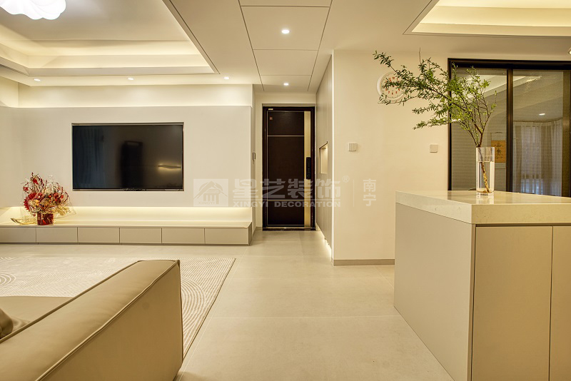 綠地中央廣場(chǎng)125平現(xiàn)代風(fēng)格客廳實(shí)景