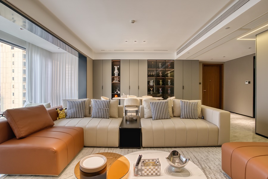 華潤西園149平現(xiàn)代輕奢客廳實(shí)景