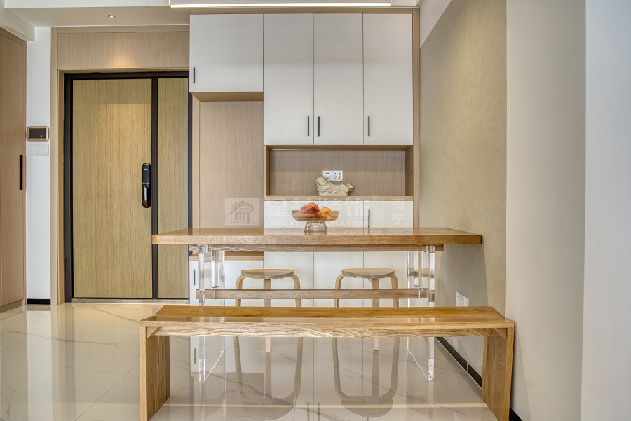 保利冠江墅143平原木風(fēng)格餐廳裝修實景