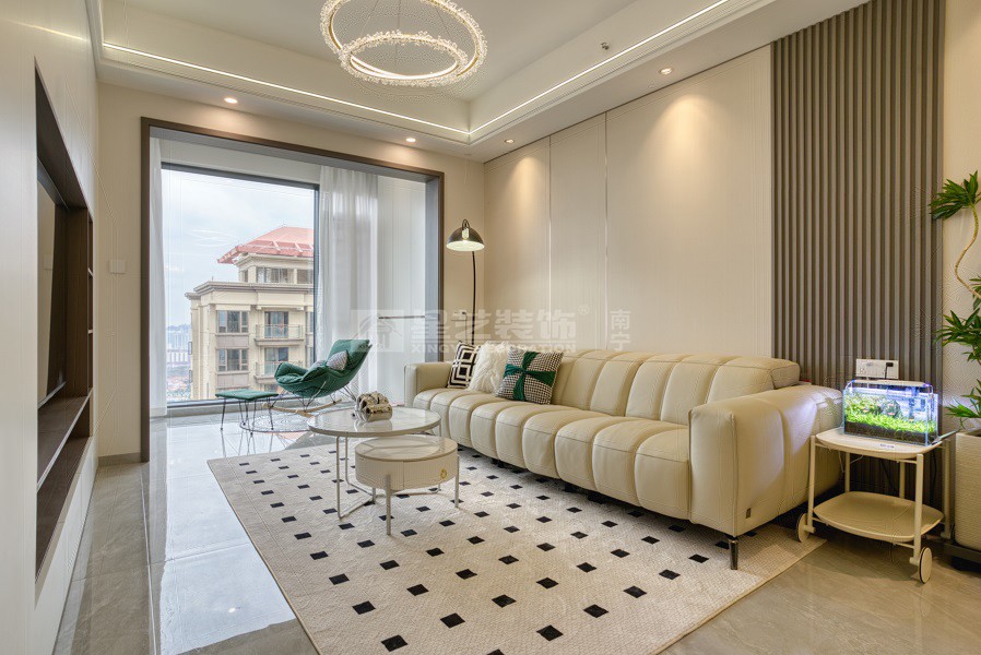五象湖壹號110平客廳裝修實(shí)景