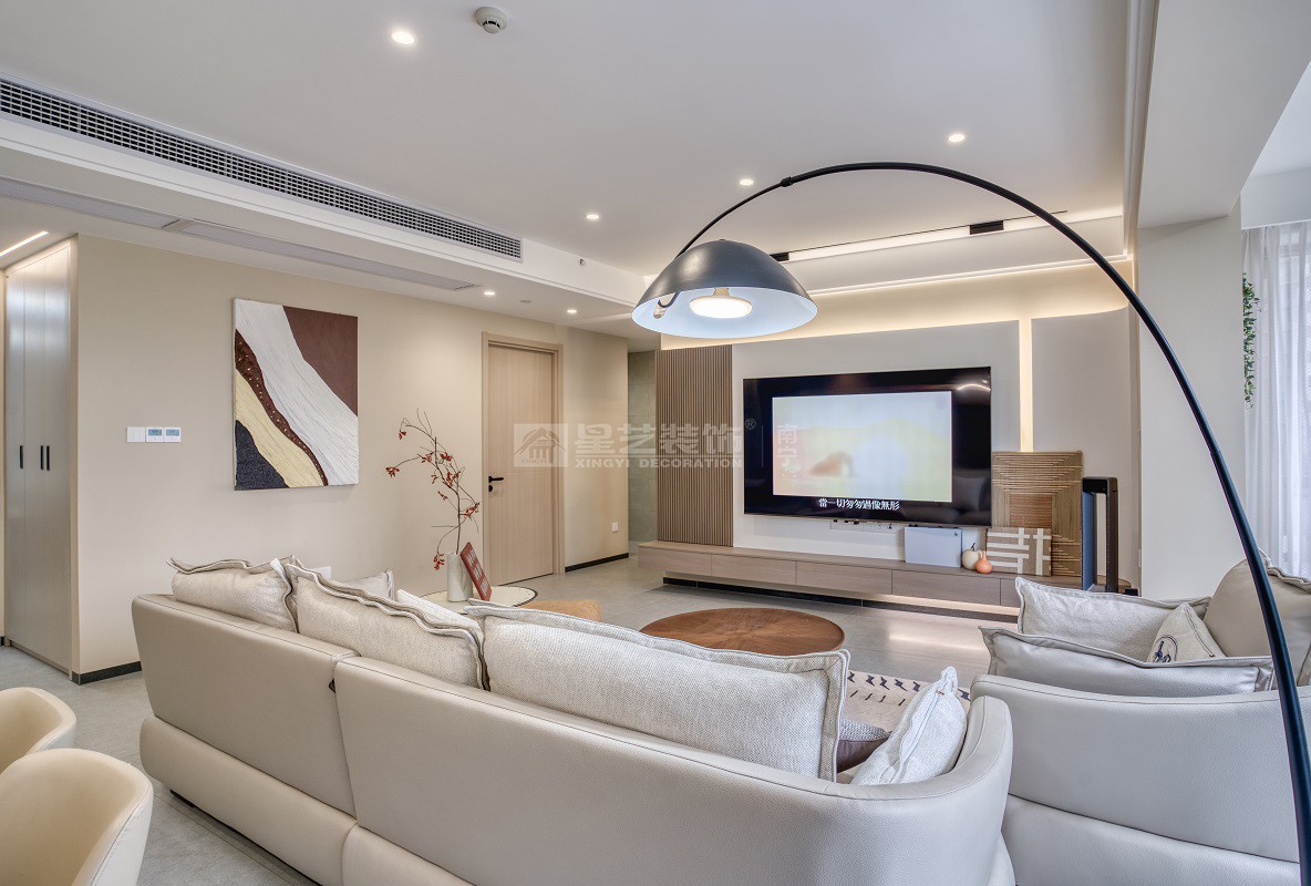 華潤西園悅府149平客廳裝修實(shí)景