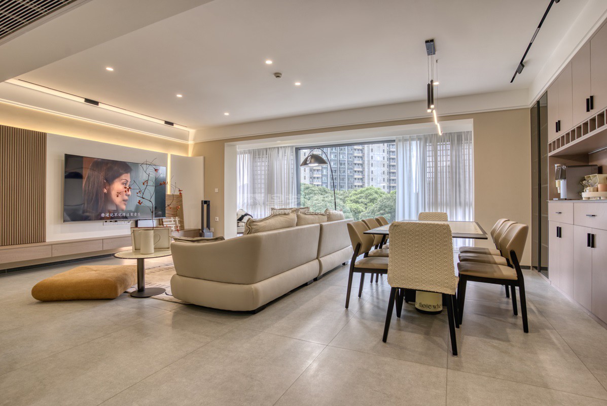 華潤西園悅府149平客廳裝修實(shí)景