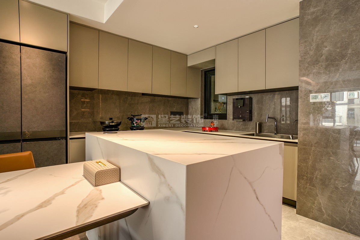 唐樾青山240平現(xiàn)代風(fēng)格廚房裝修實(shí)景