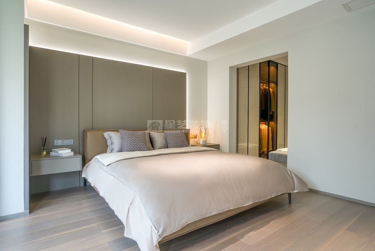唐樾青山240平現(xiàn)代風(fēng)格臥室裝修實(shí)景