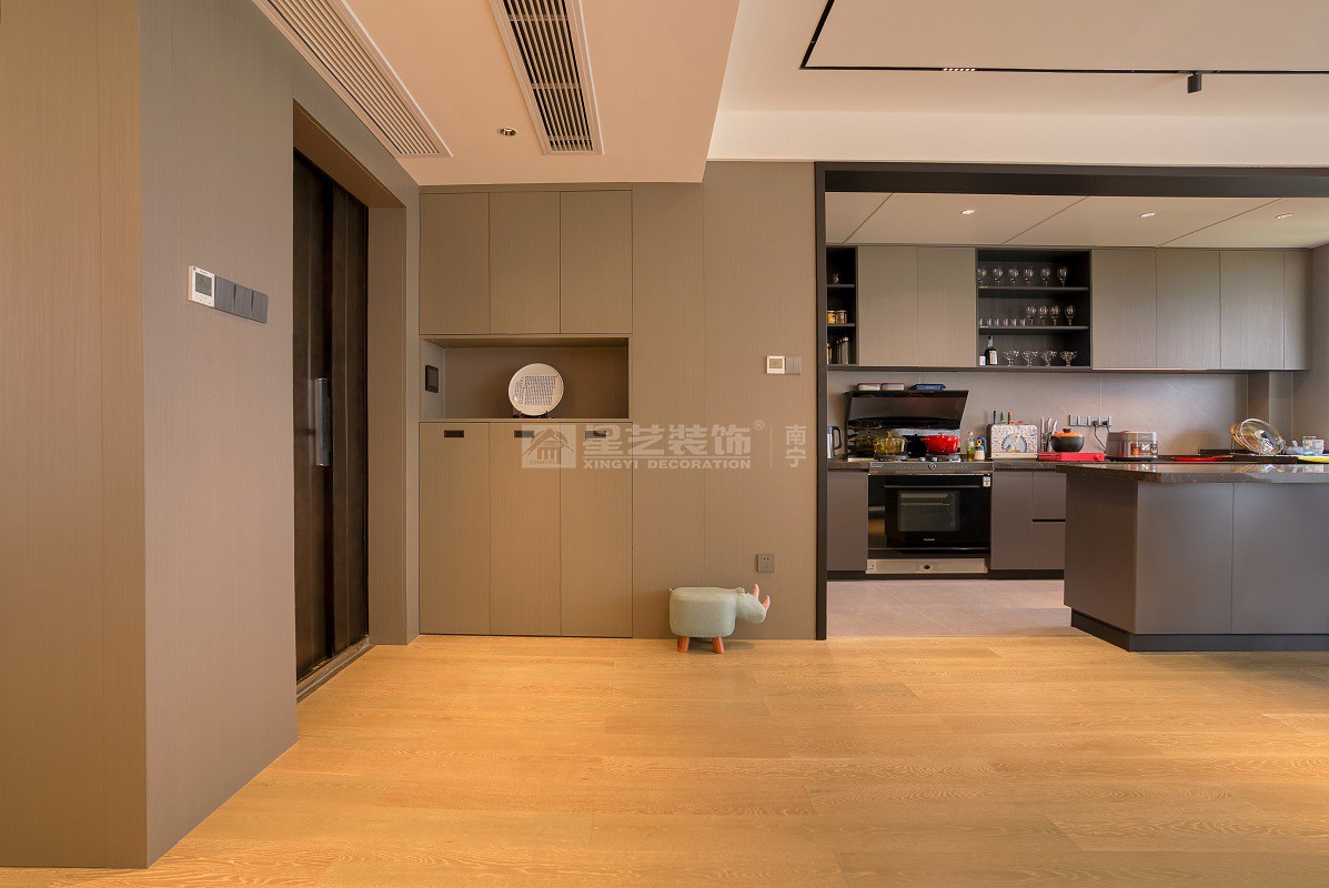 嘉和城溫泉小鎮(zhèn)170平現(xiàn)代風(fēng)格入戶玄關(guān)裝修實(shí)景