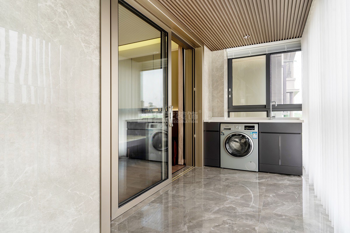 南寧星藝裝飾雙瓏原著188平新中式陽臺實景