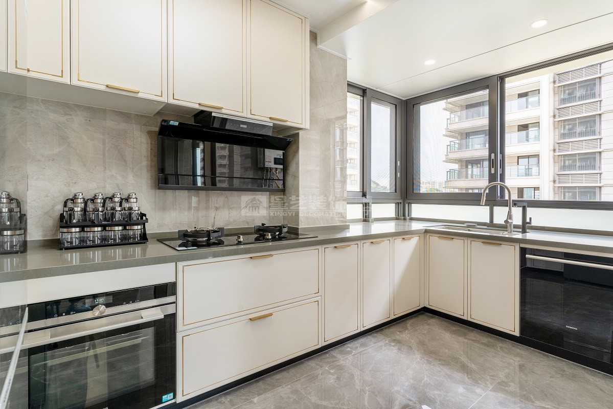 南寧星藝裝飾雙瓏原著188平新中式廚房實景