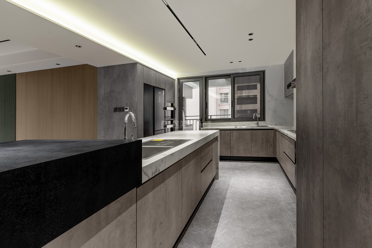 碧貴園230平現(xiàn)代風(fēng)格廚房裝修實景