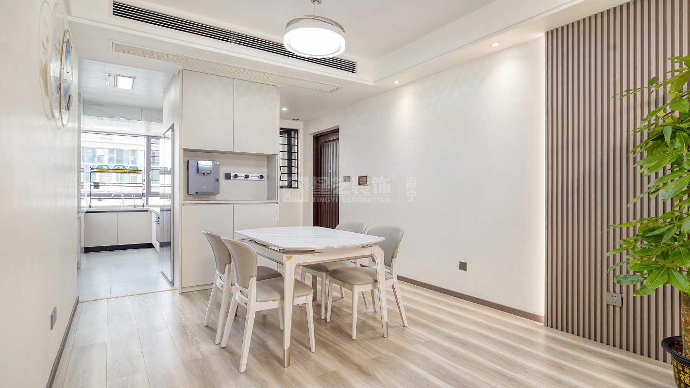 建發(fā)央璽129平現(xiàn)代簡約餐廳裝修實(shí)景