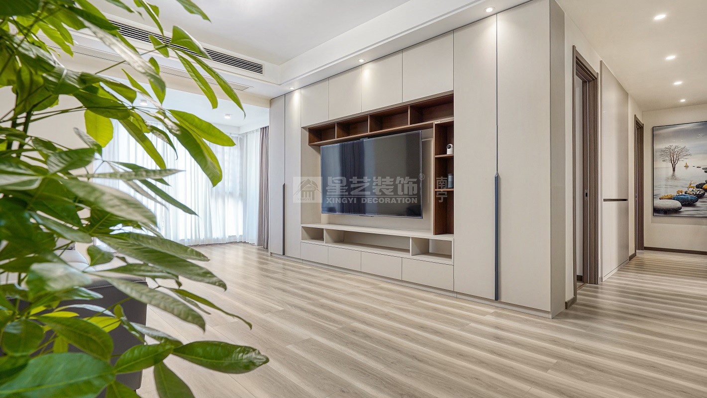 建發(fā)央璽129平現(xiàn)代簡約客廳裝修實(shí)景