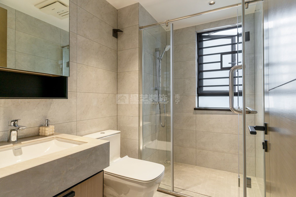 萬科云望223平現(xiàn)代極簡衛(wèi)生間實(shí)景裝修