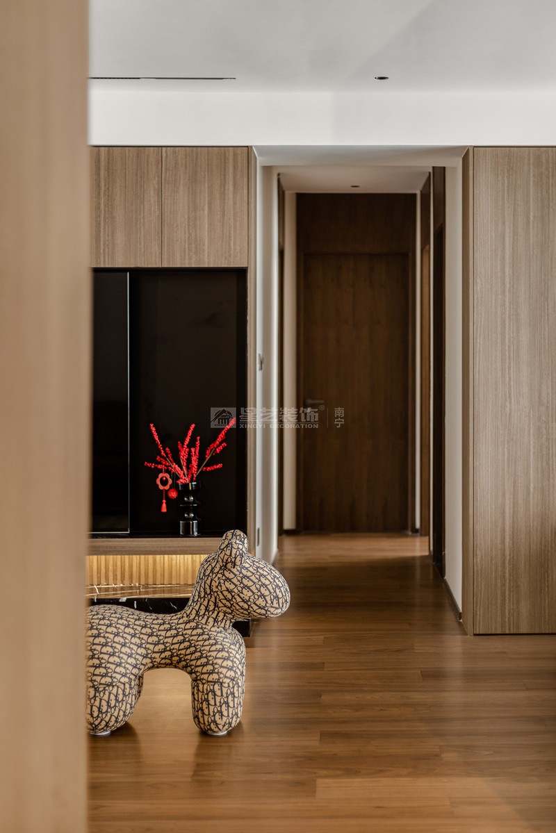 龍光天瀛140平意式輕奢風格客廳裝修實景