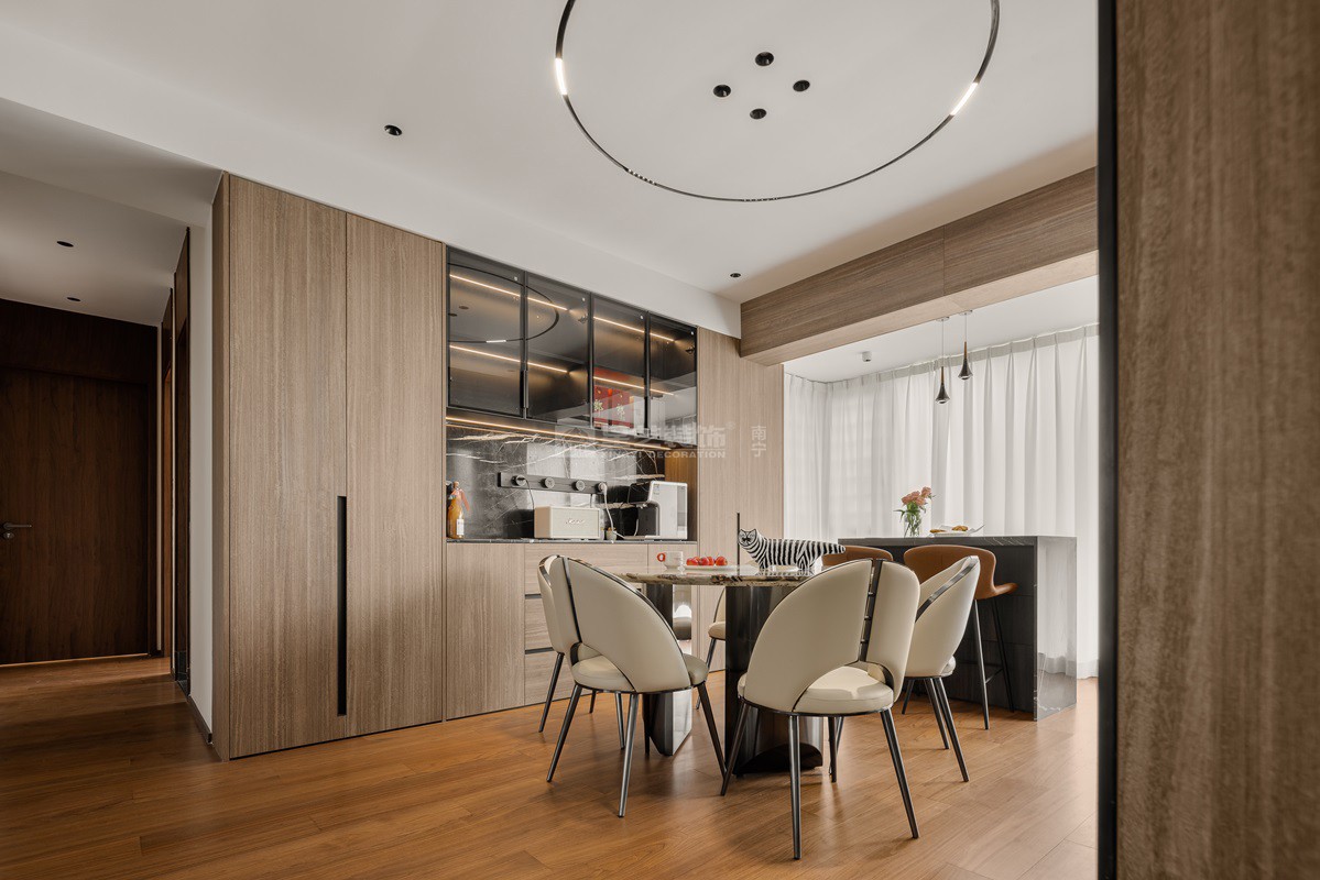 龍光天瀛140平意式輕奢風格餐廳裝修實景