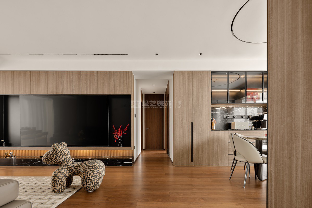 龍光天瀛140平意式輕奢風格客廳裝修實景