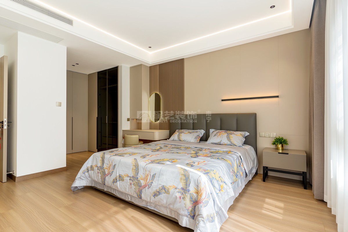 盛邦濱江府200平現(xiàn)代極簡臥室裝修實(shí)景