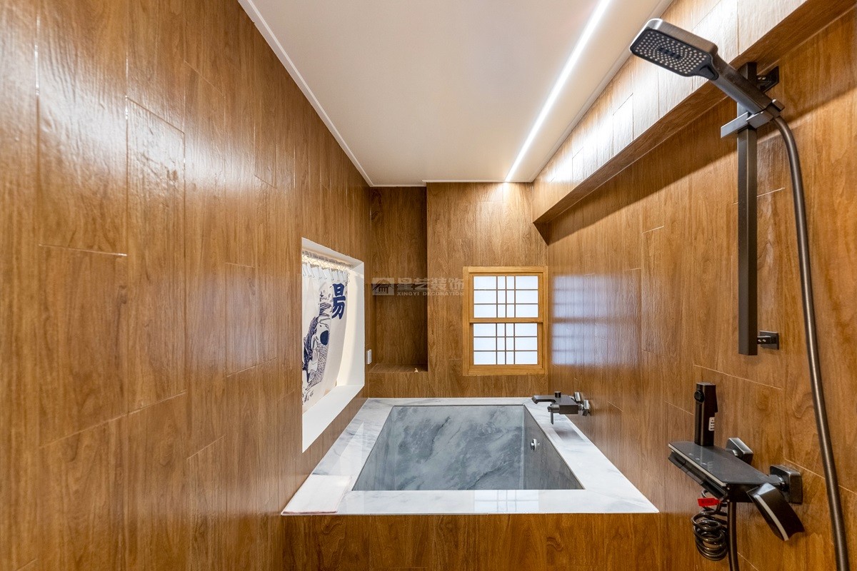 綠地中央廣場(chǎng)40平衛(wèi)生間裝修實(shí)景