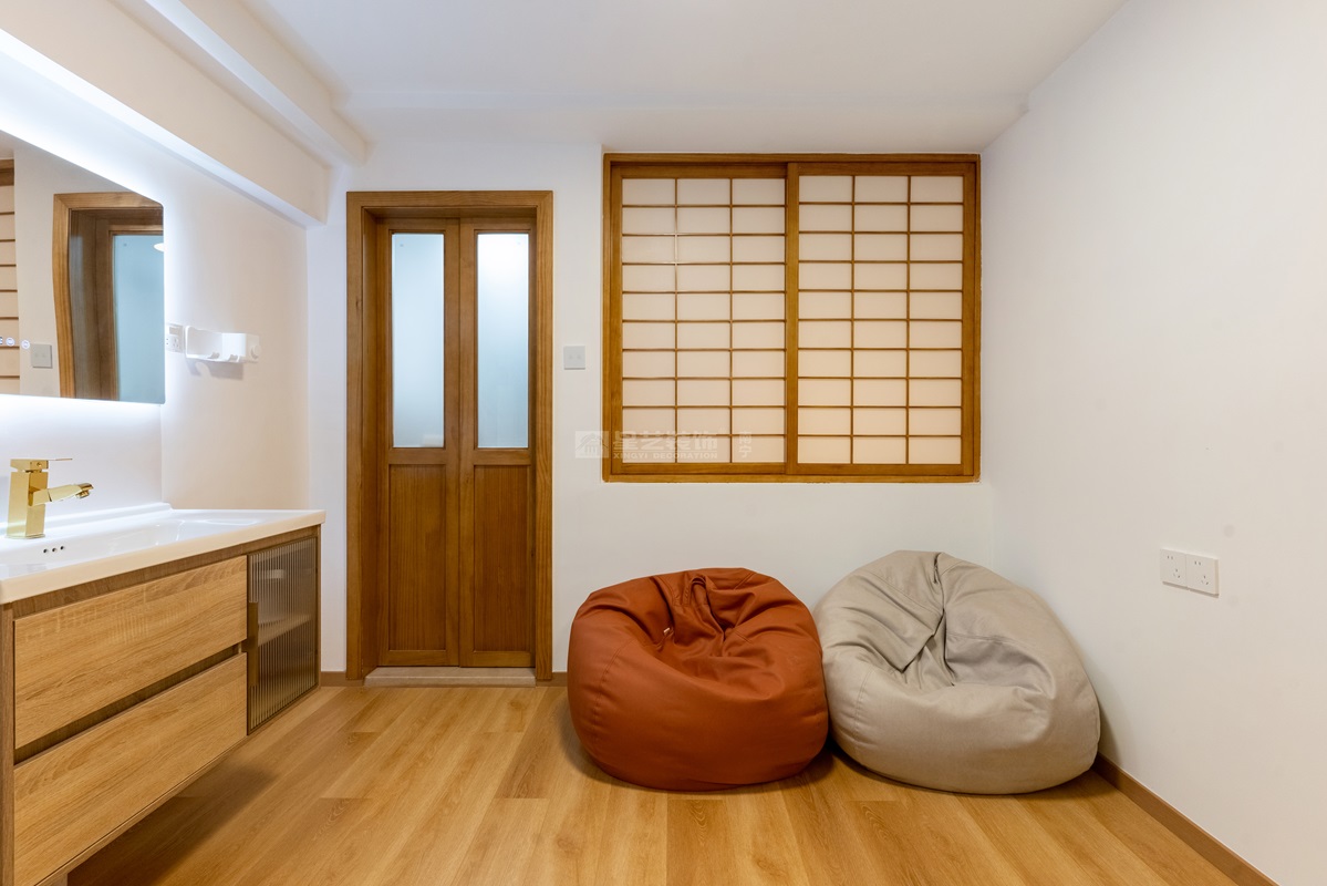 綠地中央廣場(chǎng)40平臥室裝修實(shí)景