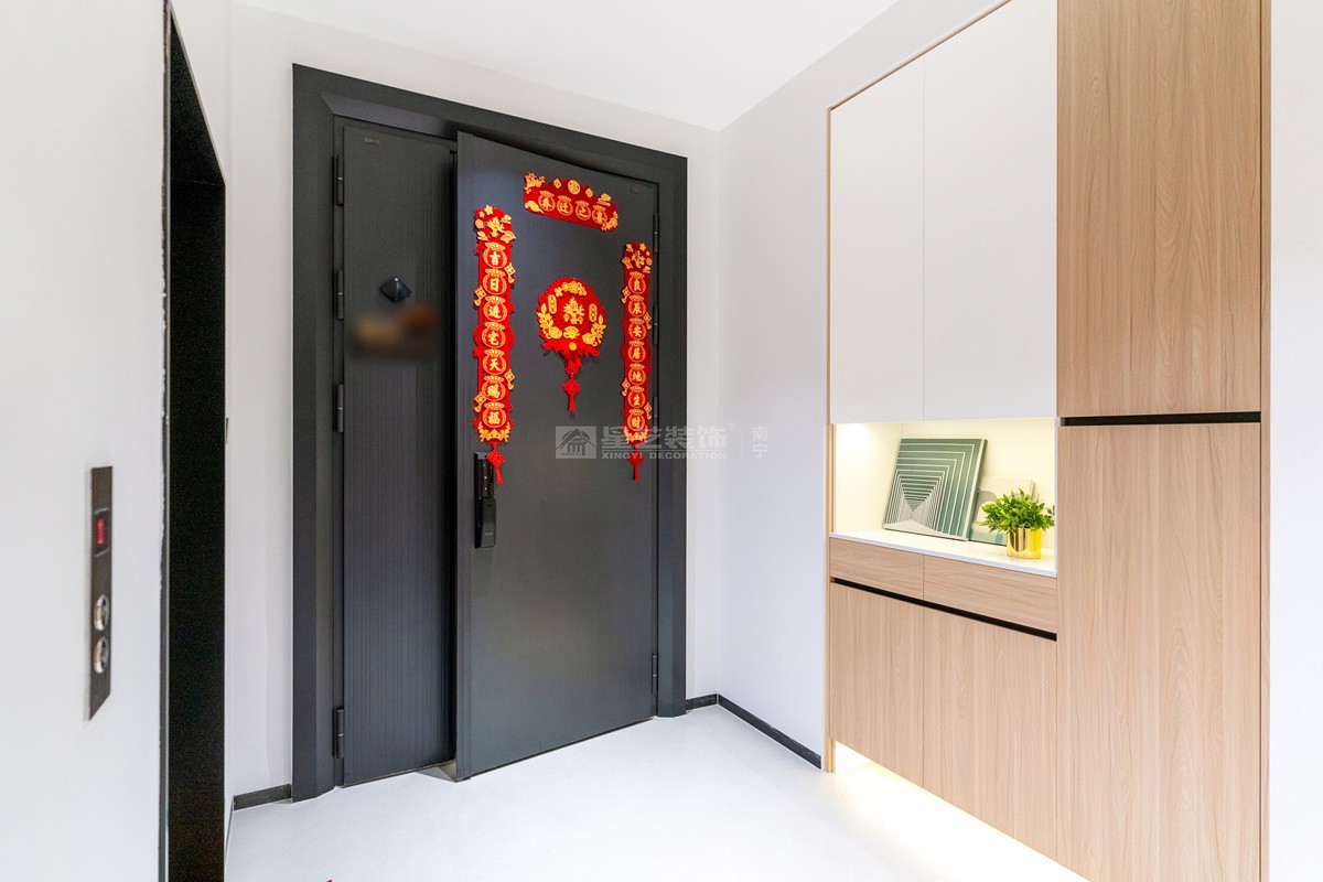 美泉1612 230平現(xiàn)代風格玄關(guān)裝修實景