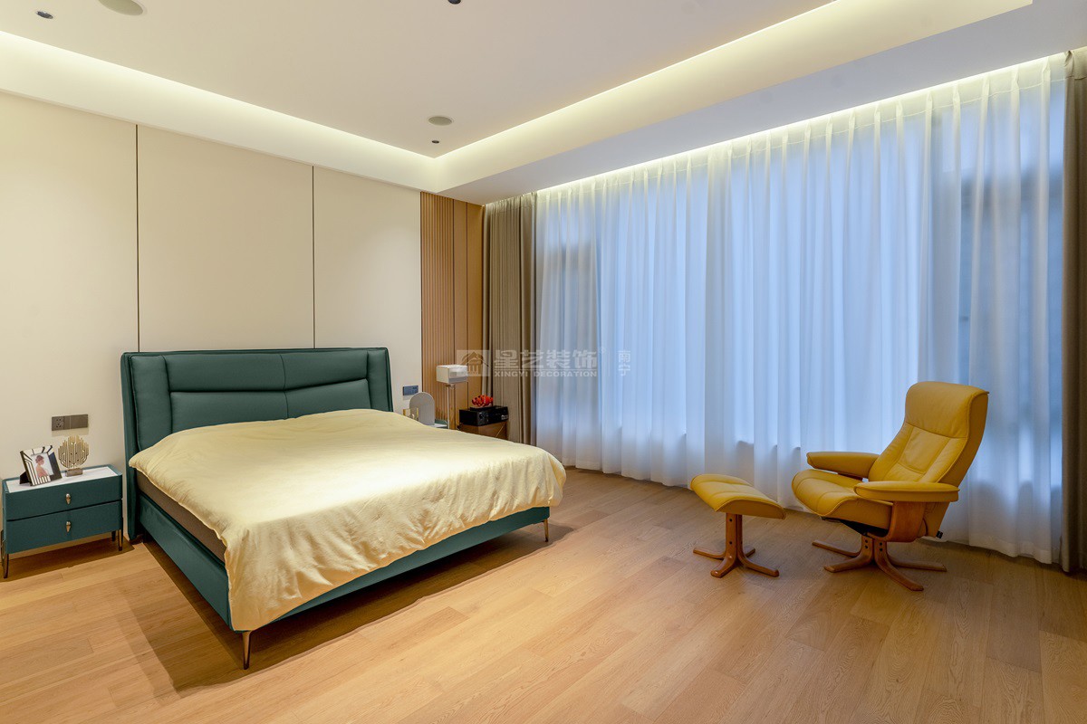 美泉1612 230平現(xiàn)代風格臥室裝修實景