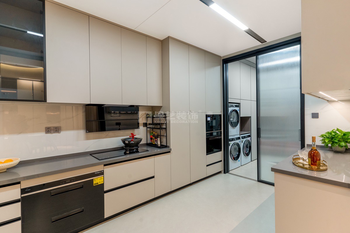 美泉1612 230平現(xiàn)代風格廚房裝修實景