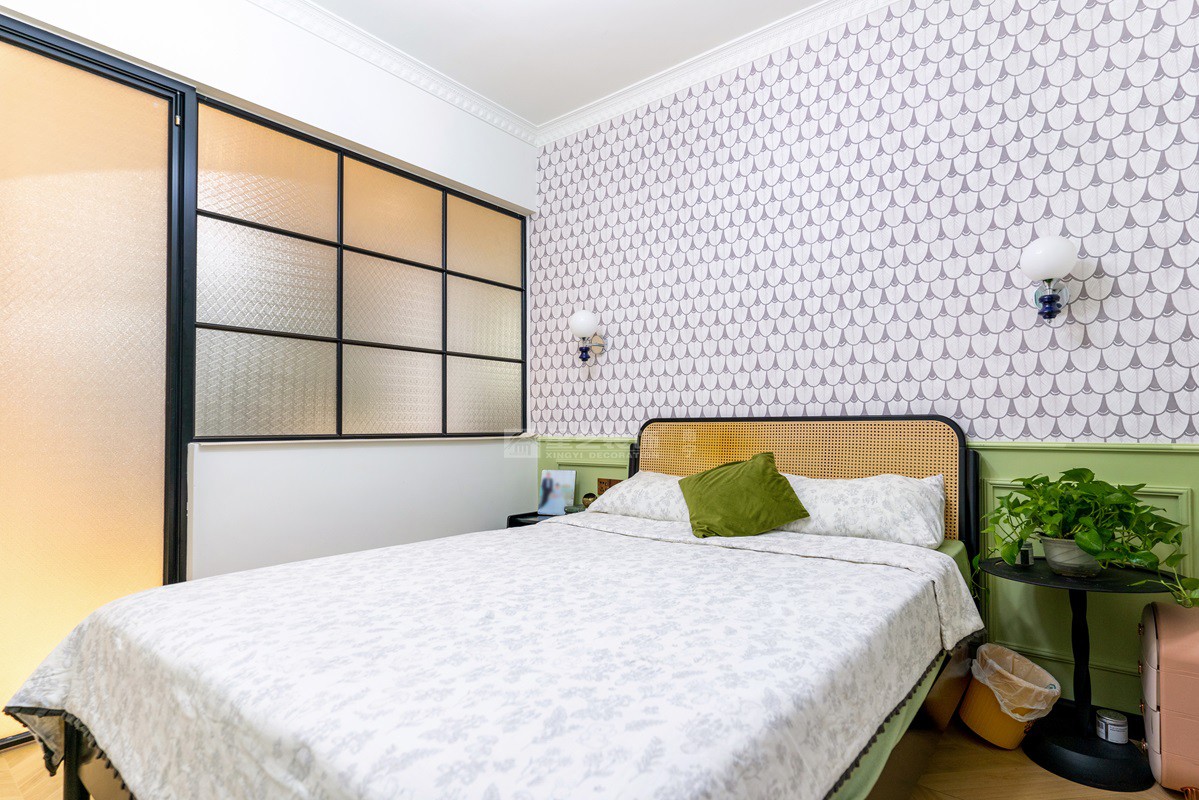 彰泰濱江學(xué)府118平輕法式臥室裝修實(shí)景