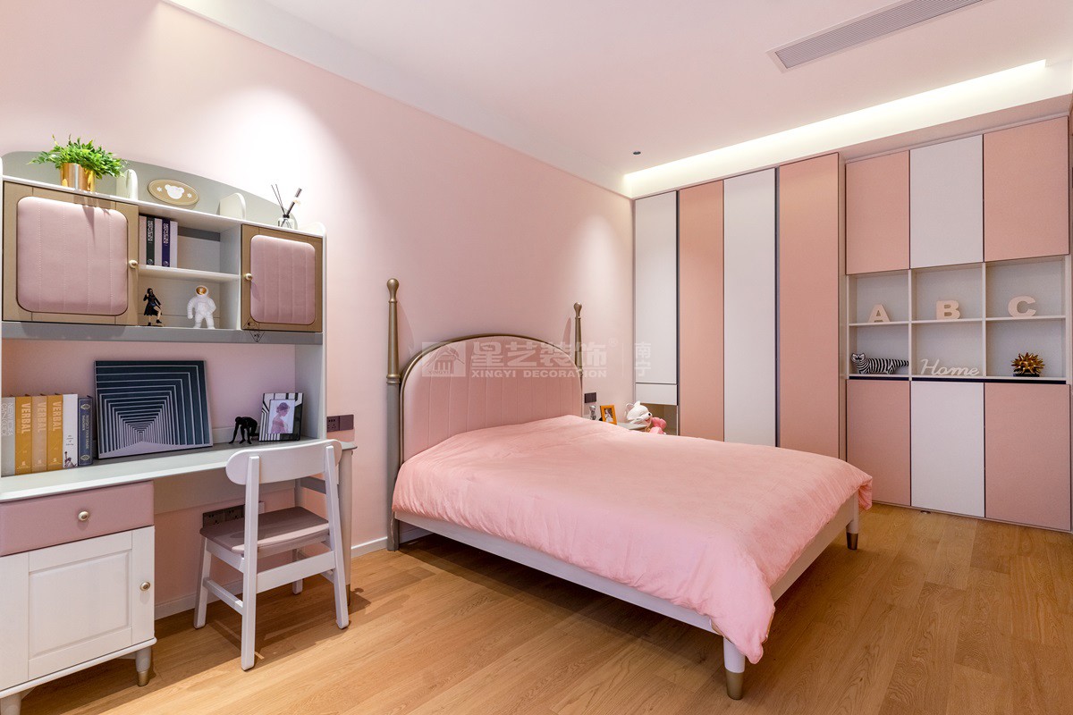 美泉1612 230平現(xiàn)代風格臥室裝修實景