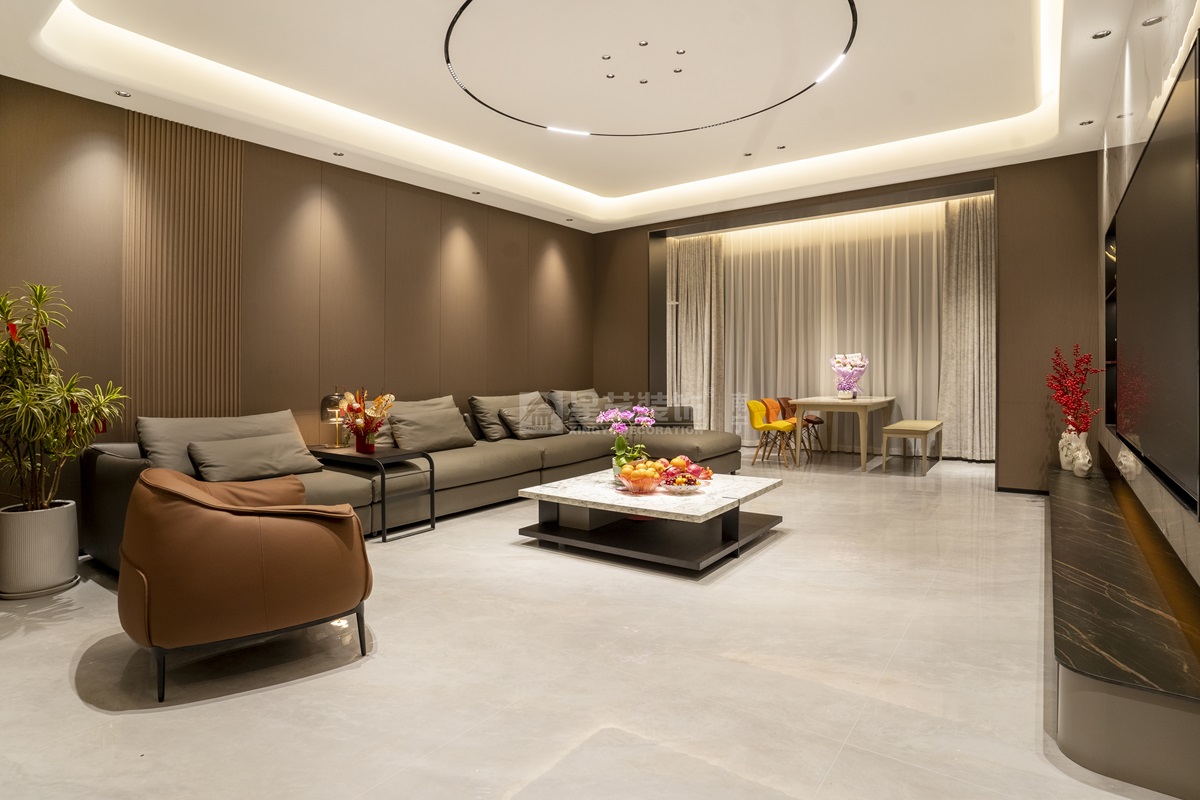 美泉1612 230平現(xiàn)代輕奢客廳裝修實景