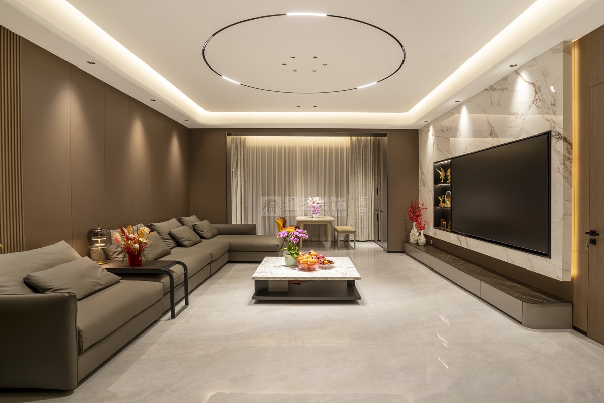 美泉1612 230平現(xiàn)代輕奢客廳裝修實景