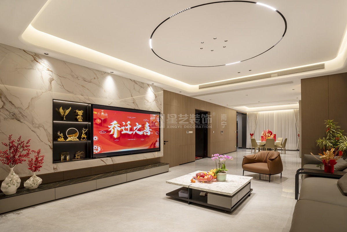 美泉1612 230平現(xiàn)代輕奢客廳裝修實景