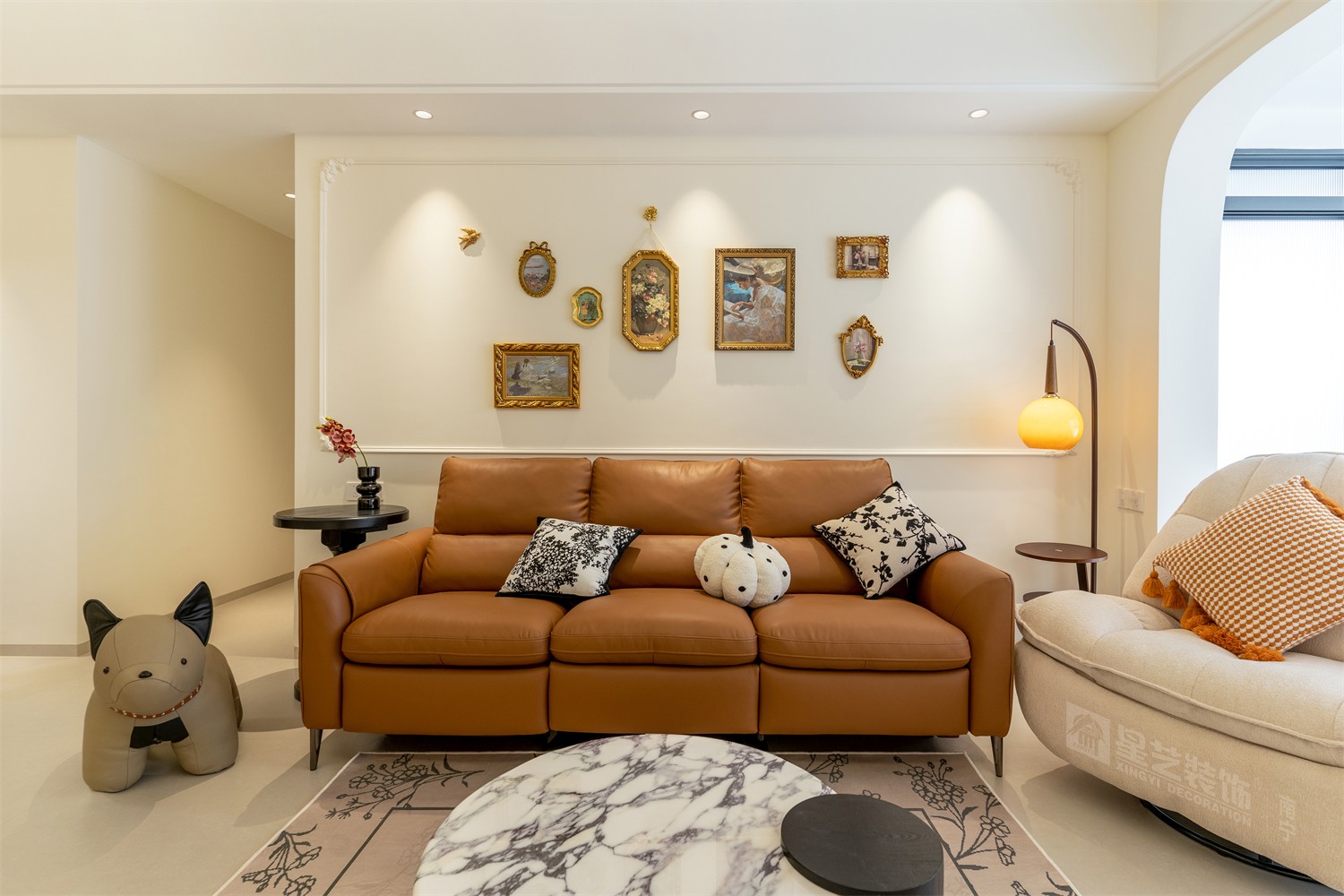 華潤(rùn)西園悅府118平法式客廳裝修完工實(shí)景圖