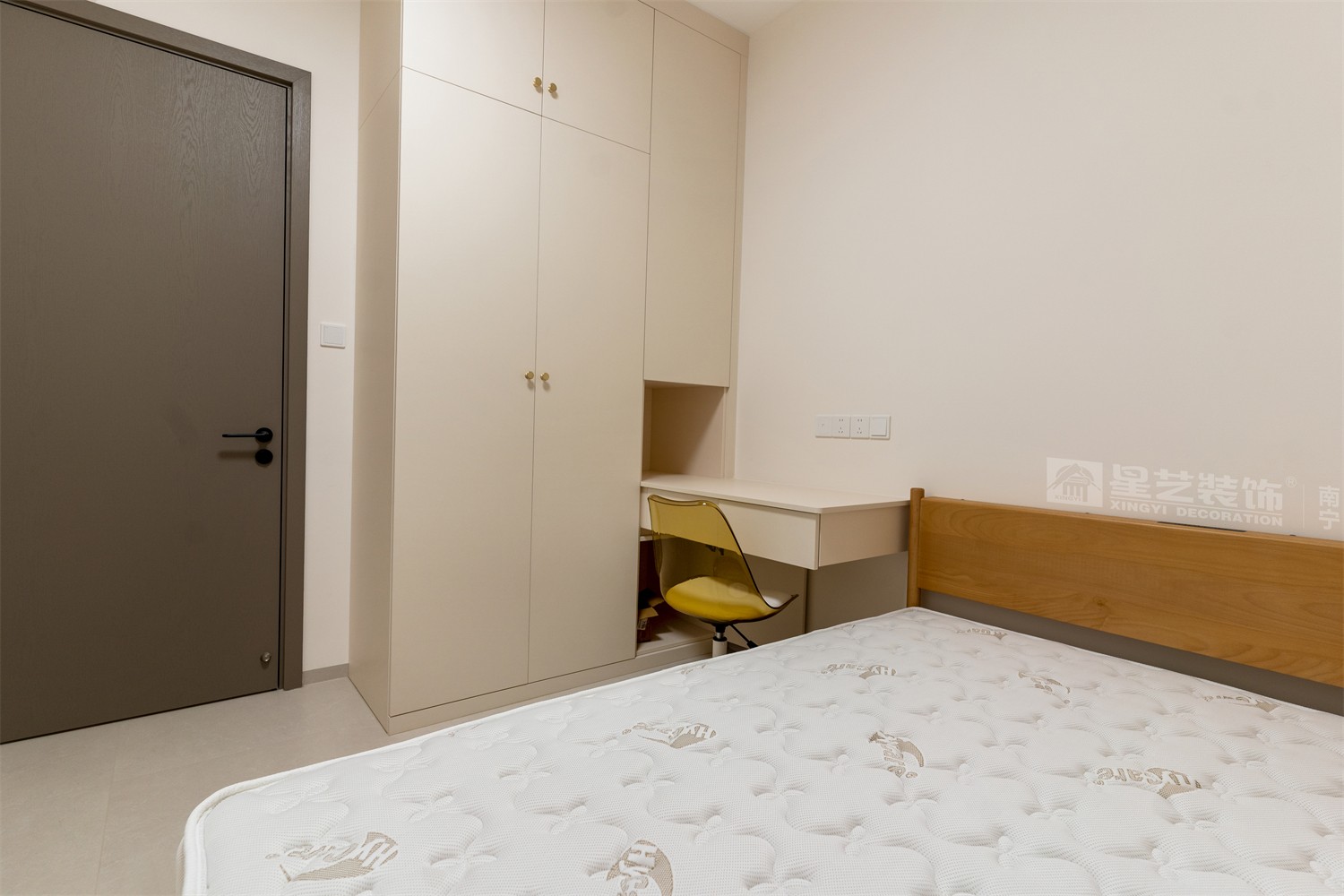 華潤(rùn)西園悅府118平法式臥室裝修完工實(shí)景圖