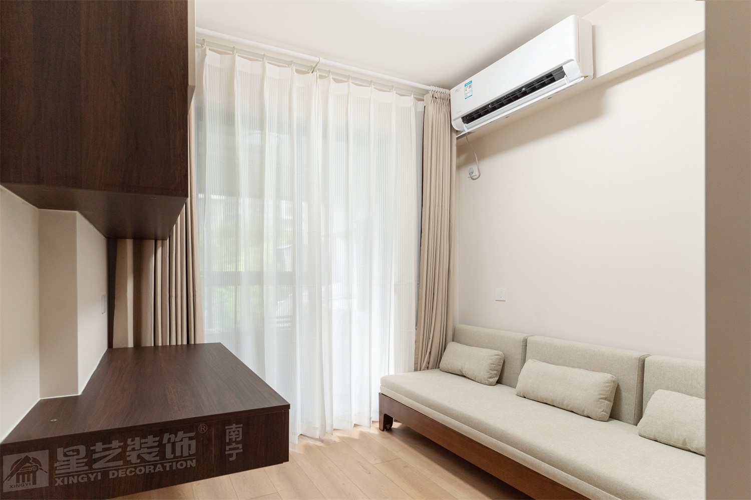 榮和中央公園110平現(xiàn)代簡(jiǎn)約風(fēng)書(shū)房裝修完工實(shí)景圖