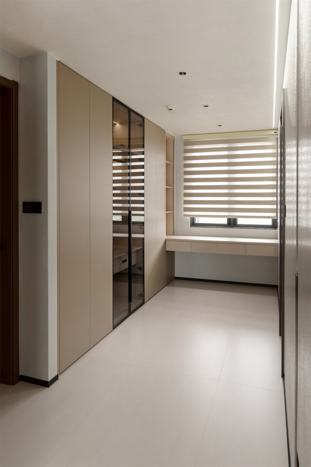 華潤(rùn)西園悅府167平意式風(fēng)格衣帽間裝修完工實(shí)景