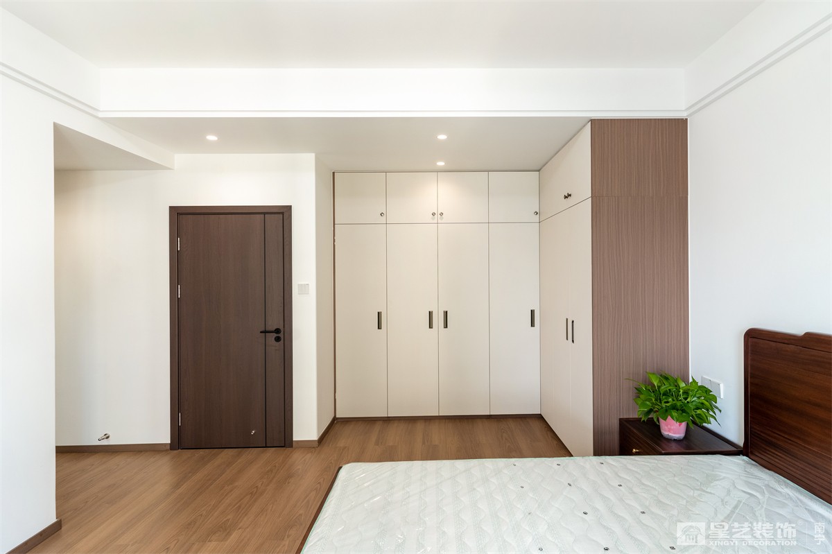 津頭小區(qū)140平原木風(fēng)臥室完工實景圖