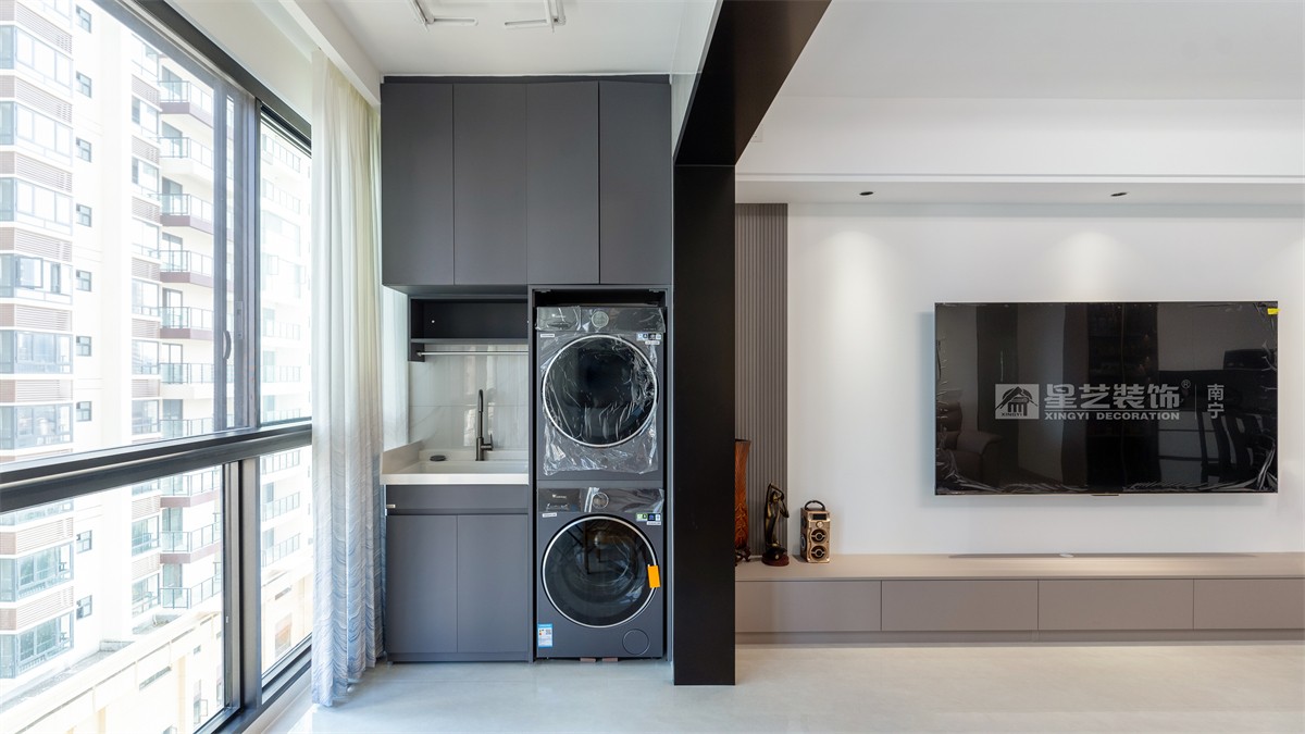 津頭小區(qū)140平原木風(fēng)陽臺完工實景圖