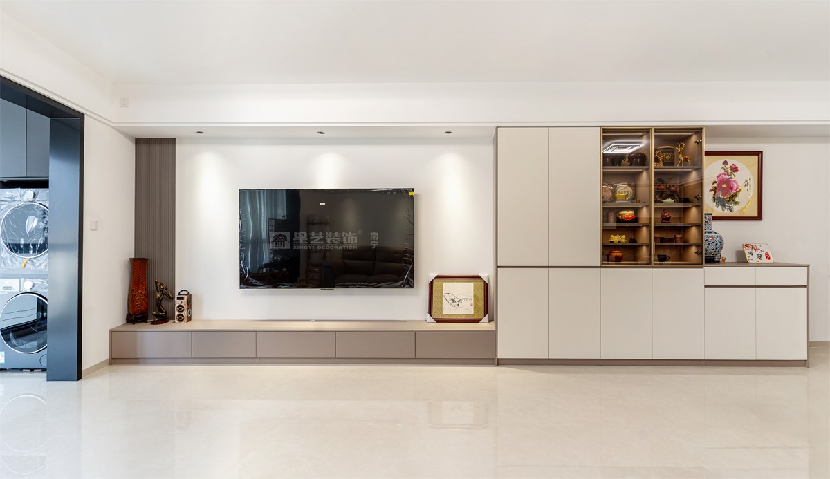 津頭小區(qū)140平原木風(fēng)客廳完工實景圖