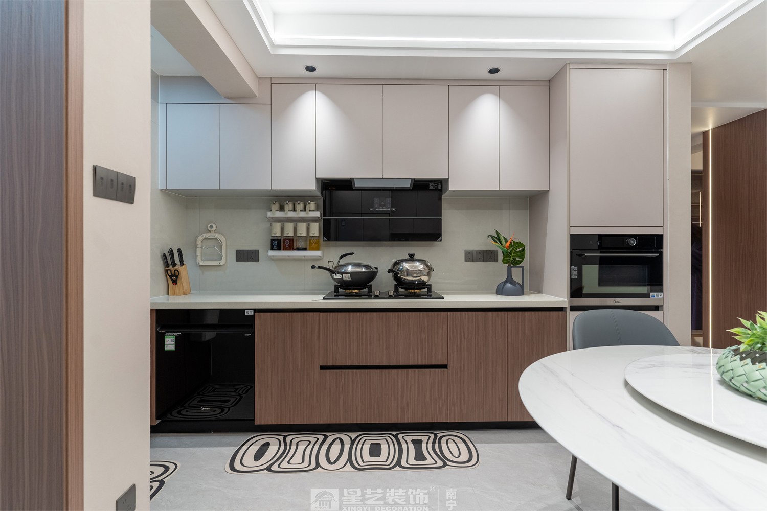 嘉逸城147平現(xiàn)代風(fēng)格廚房裝修完工實景圖