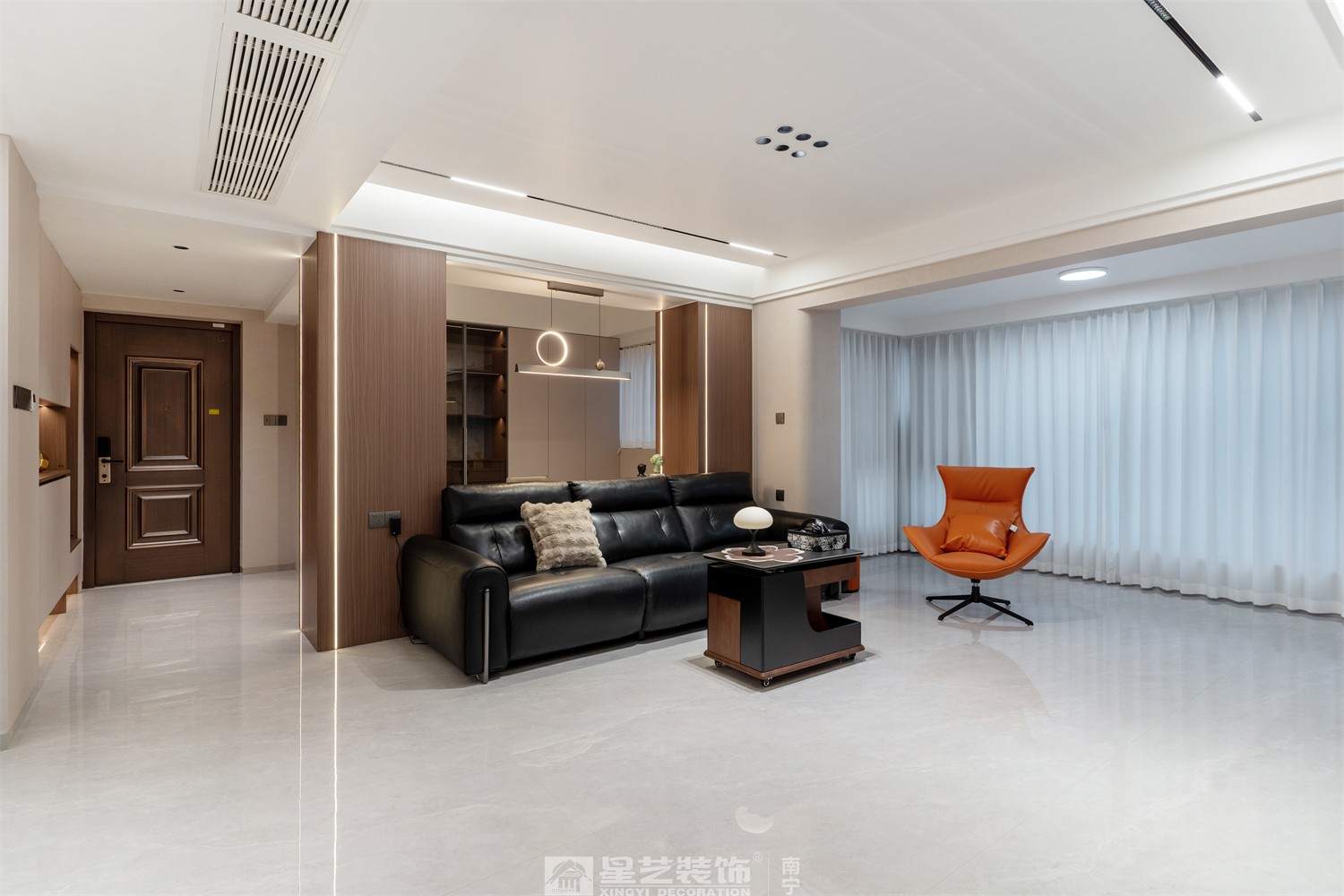 嘉逸城147平現(xiàn)代風(fēng)格客廳裝修完工實景圖