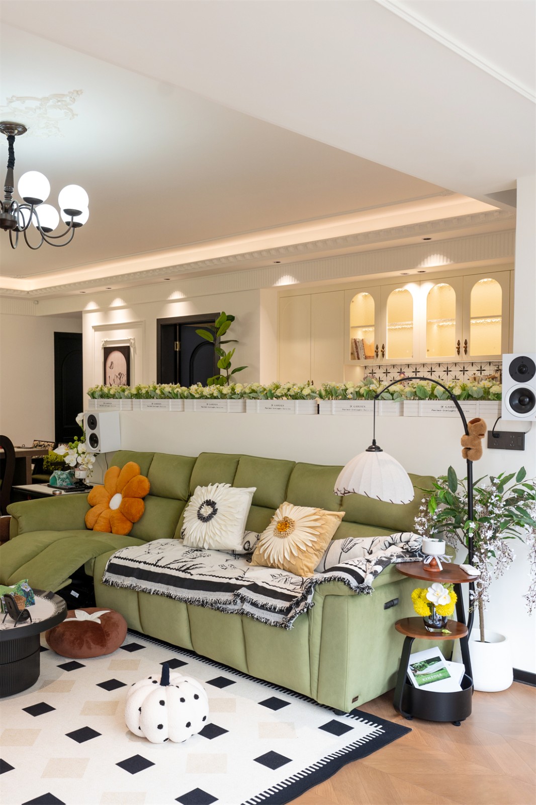 山漸青151平法式客廳裝修完工實(shí)景圖