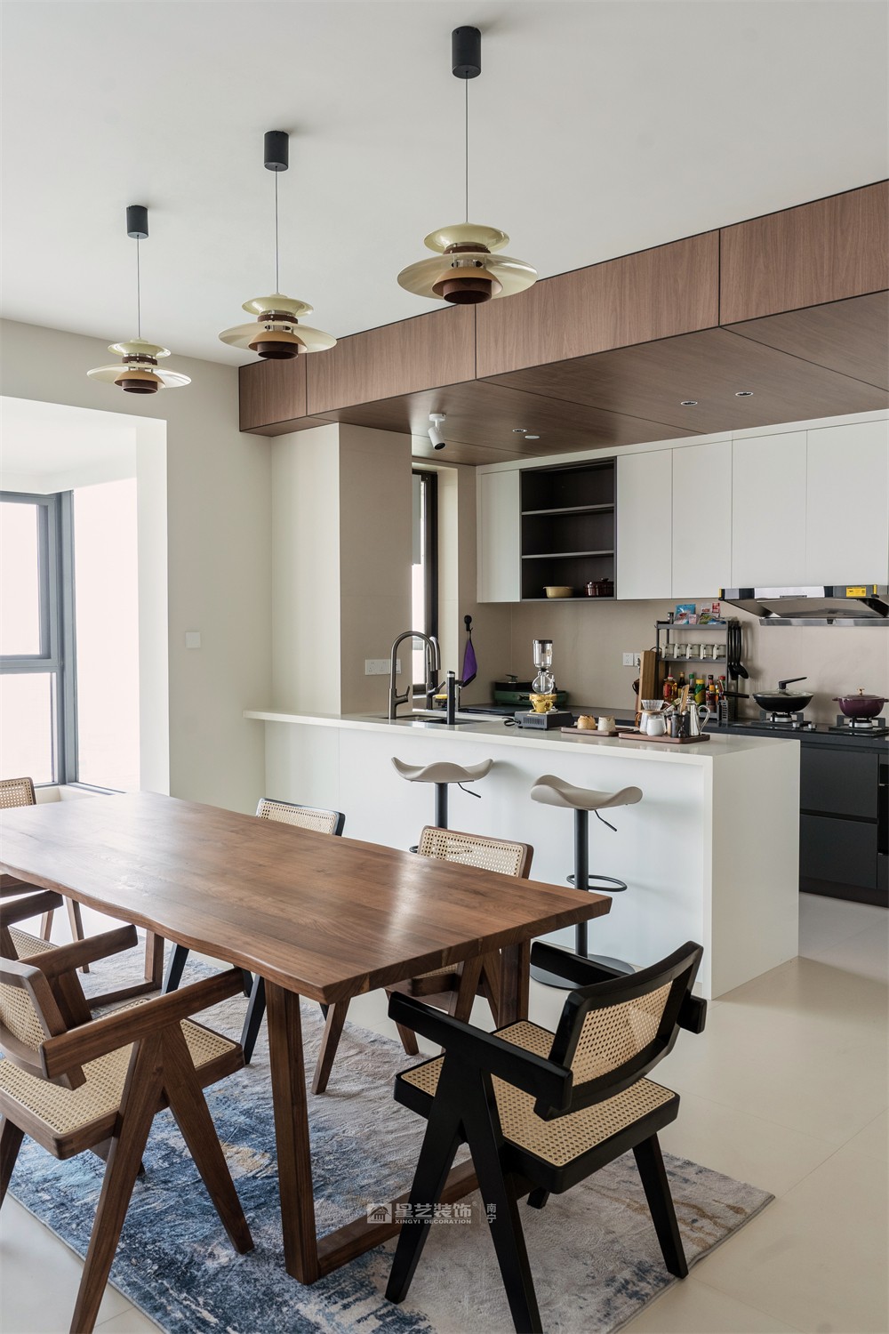 上水灣200平現(xiàn)代原木風(fēng)餐廳裝修完工實(shí)景圖